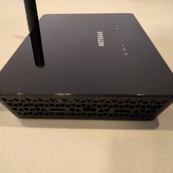 Netgear Wireless Desktop Access Point WAC104 - WiFi 5 Dual-Band AC1200 - Black - Picture 4 of 9